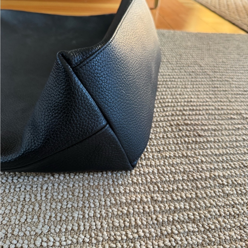 Everlane Leather Tote Bag View 5